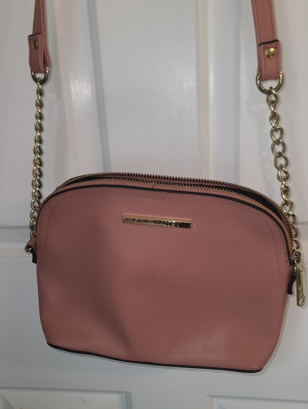 STEVE MADDEN Pink Crossbody Bag with Gold Chain Strap